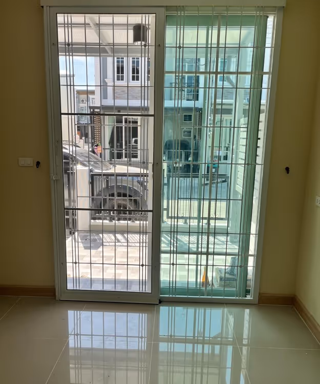 เหล็กดัดประตู มุ้งลวด Slide 3